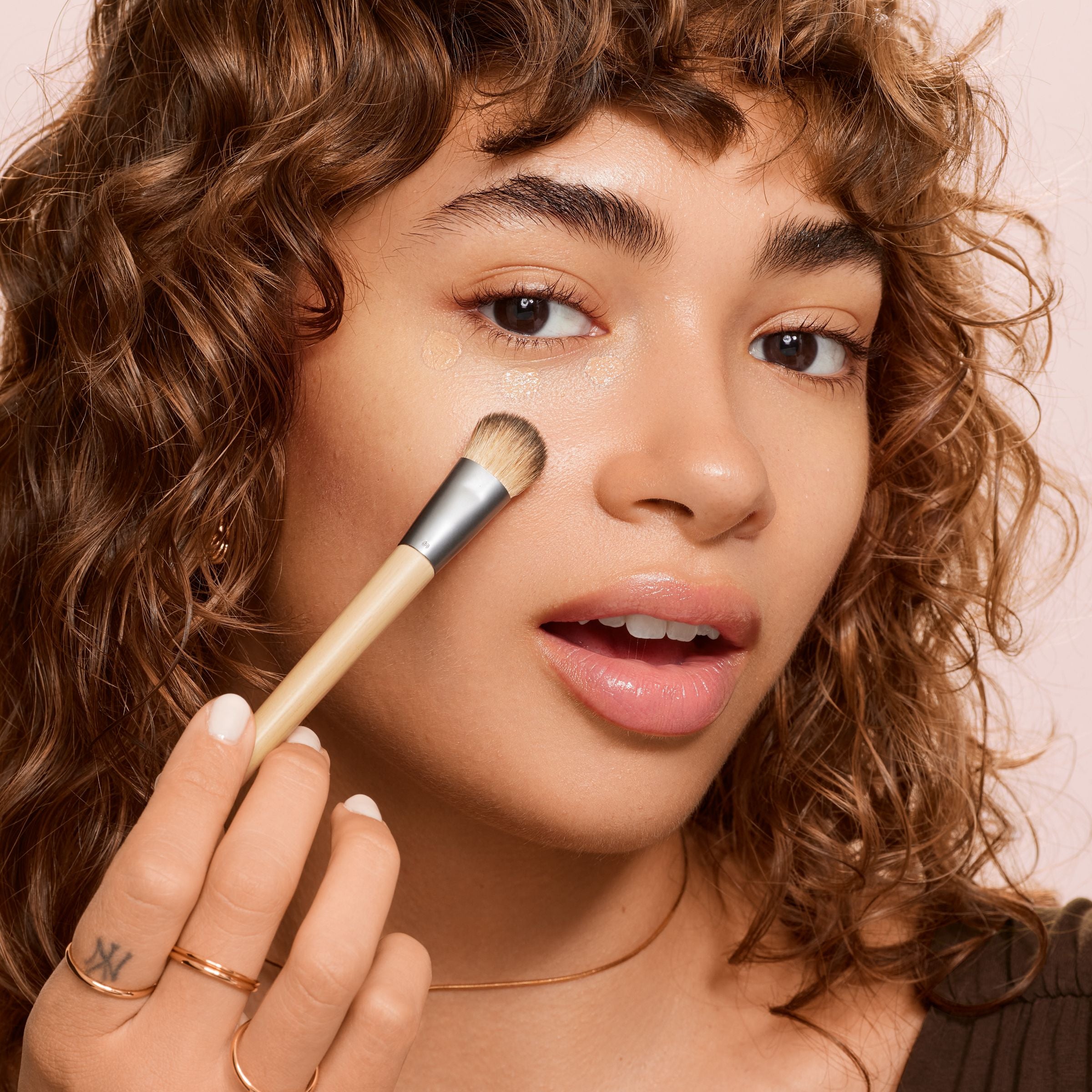 Mini Angled Concealer & Nose Contour Brush: Precision Makeup Application